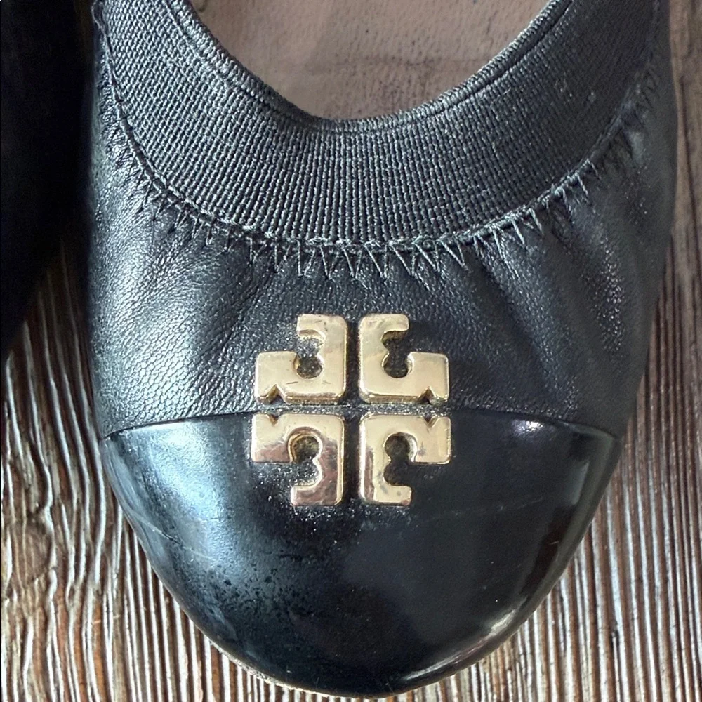 Tory Burch Black Leather Heels with Gold Logo - Picture 4 of 10